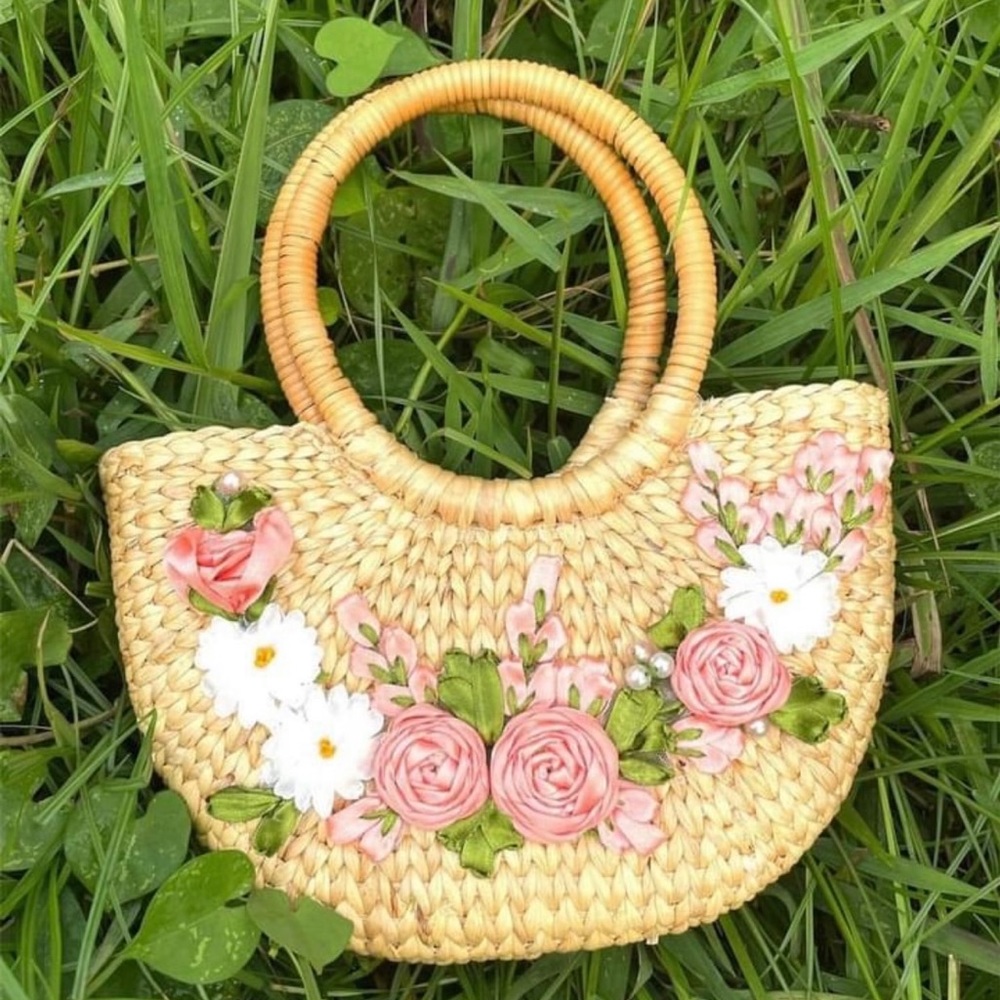 Hand made women bag water hyacinth. Very nice and natural
